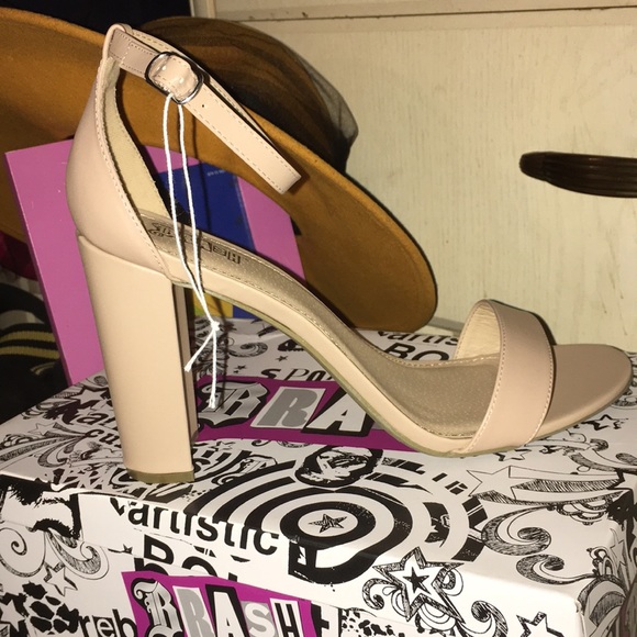 🌹🌹Simply Gorgeous Houston Heels sandals NWT - Picture 2 of 7